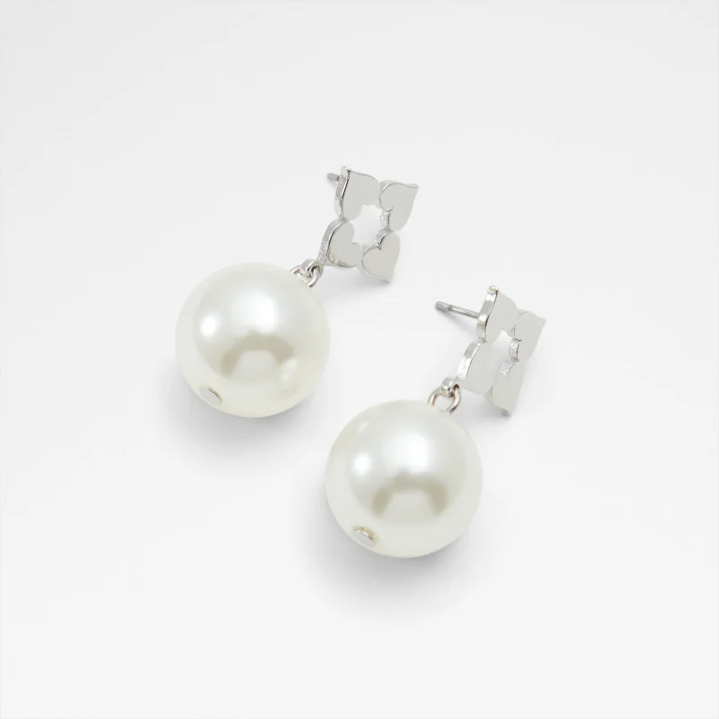 الدو Baleberry Silver Earrings